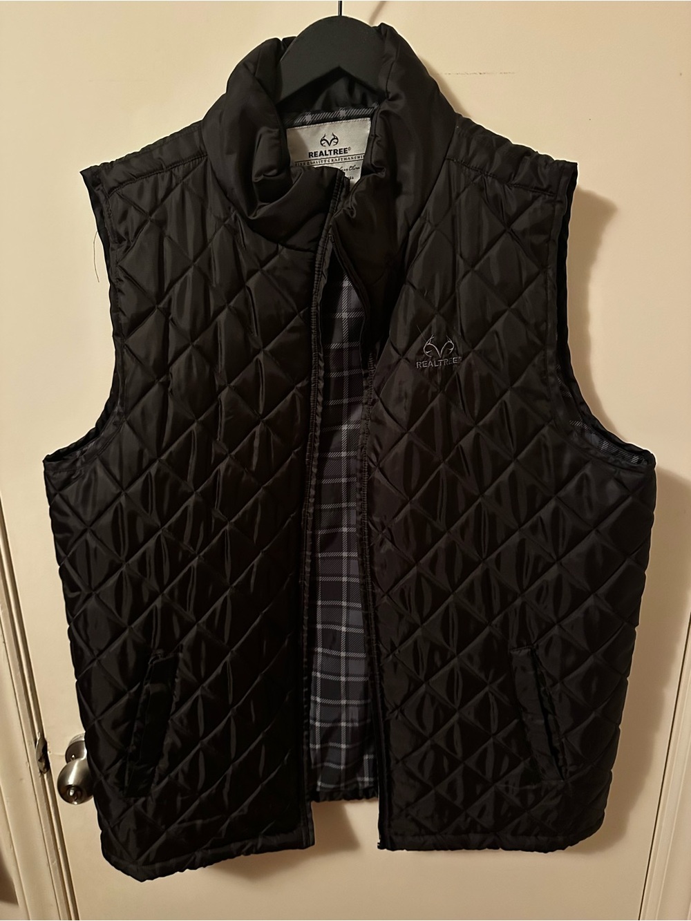 Realtree Quilted Black Men's Vest with Plaid Lining